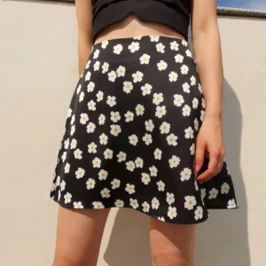 Jupe En Satin Courte Fleuri