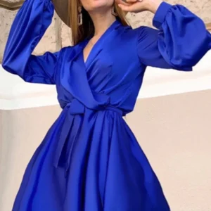Robe Satin Bleue Manches Longues
