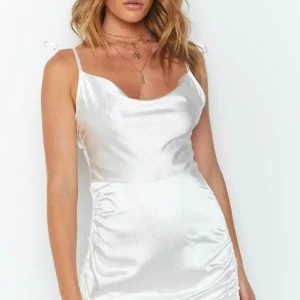 Robe Blanche Satin Courte