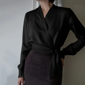 Blouse Satin Noir Cache Coeur